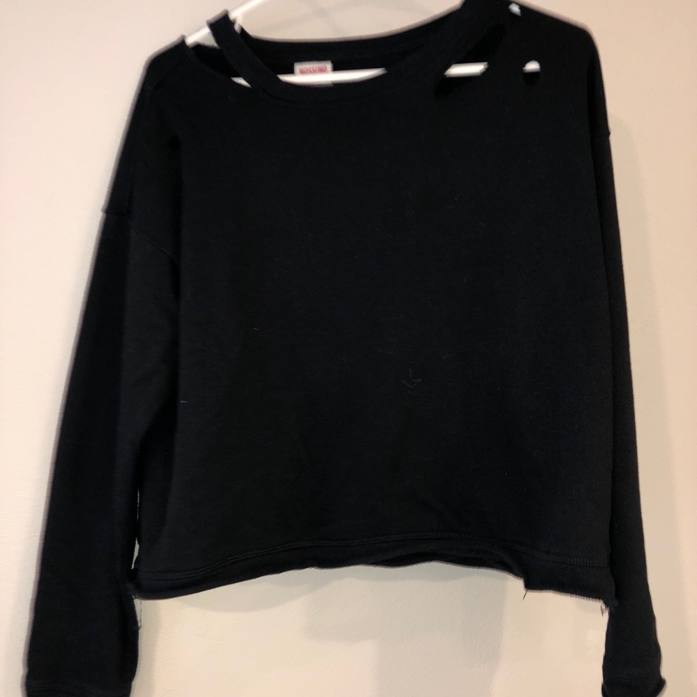 Black crewneck!